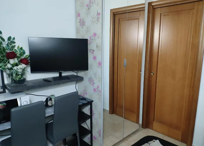 Golden - Entire For 6 People With Private Garden And Garage - Close To Metro C *