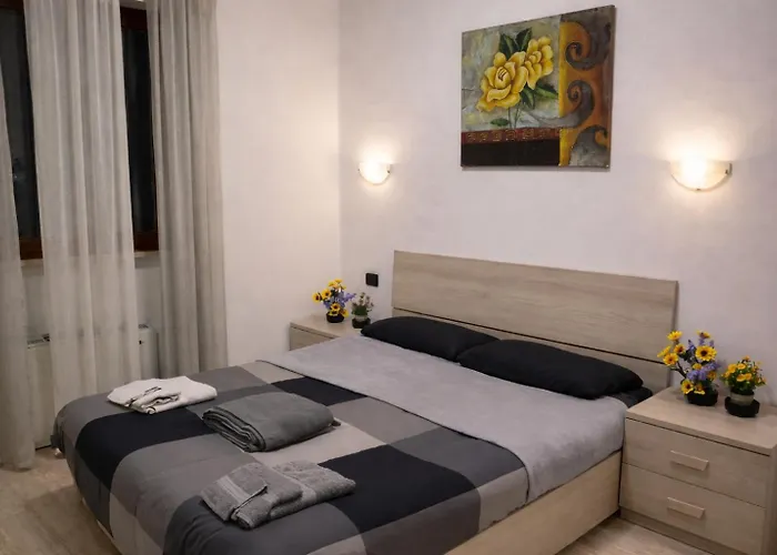 Golden - Entire For 6 People With Private Garden And Garage - Close To Metro C *