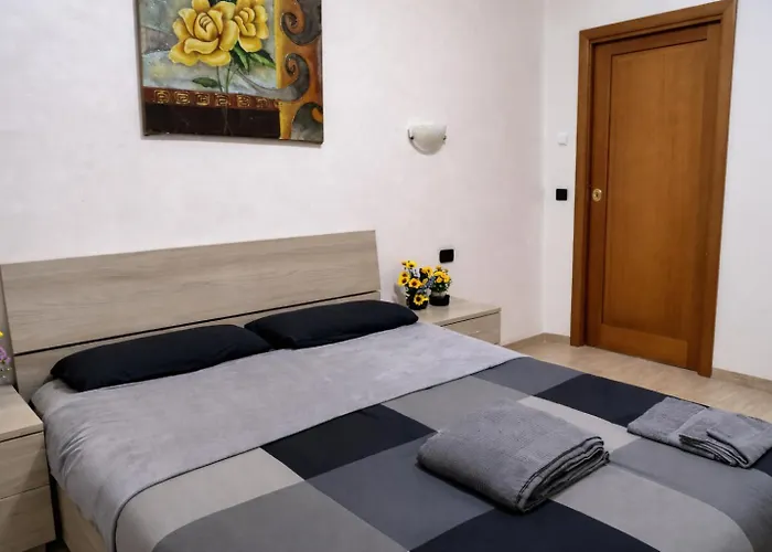 Appartement Golden - Entire For 6 People With Private Garden And Garage - Close To Metro C