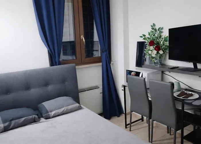 Appartement Golden - Entire For 6 People With Private Garden And Garage - Close To Metro C