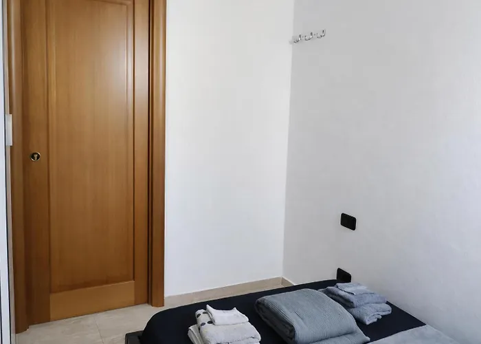 Appartement Golden - Entire For 6 People With Private Garden And Garage - Close To Metro C