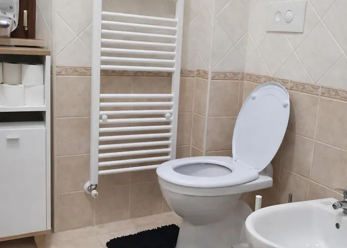 Appartement Golden - Entire For 6 People With Private Garden And Garage - Close To Metro C